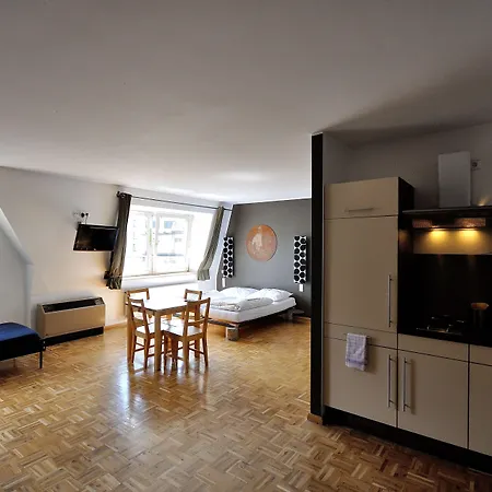 Five Elements And Capsules Frankfurt 호스텔