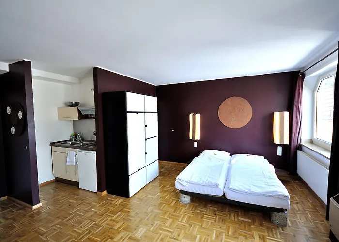 Five Elements And Capsules Frankfurt Vandrarhem *