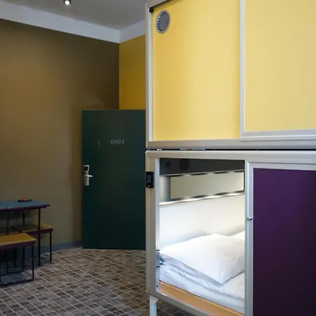 Five Elements And Capsules Frankfurt Hostel *