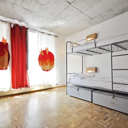 Five Elements And Capsules Frankfurt Hostel