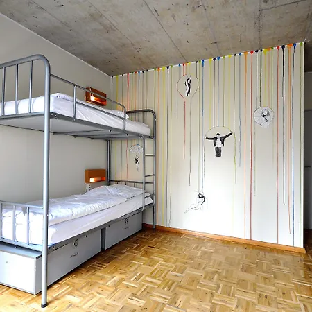 Five Elements And Capsules Frankfurt 호스텔 *