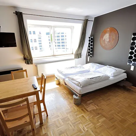 Five Elements And Capsules Frankfurt * Φραγκφούρτη