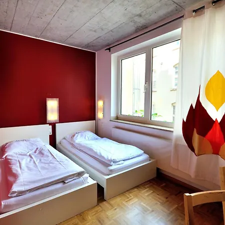 Five Elements And Capsules Frankfurt 호스텔 *