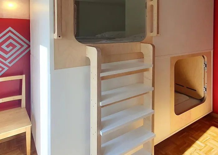 بيت شباب Five Elements And Capsules Frankfurt *