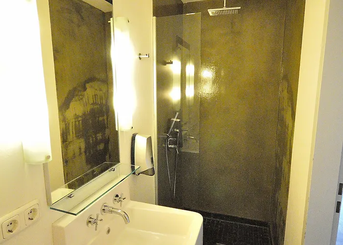 بيت شباب Five Elements And Capsules Frankfurt فرانكفورت