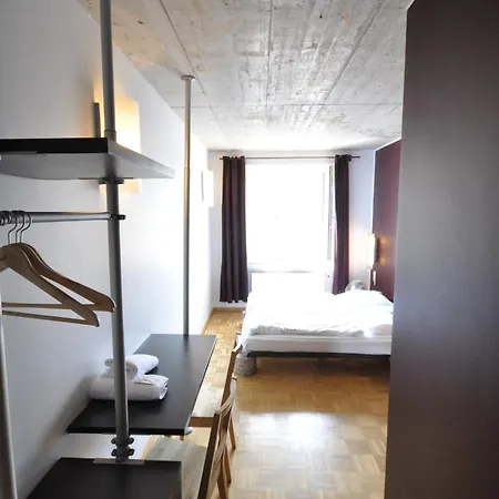 Five Elements And Capsules Frankfurt Hostel