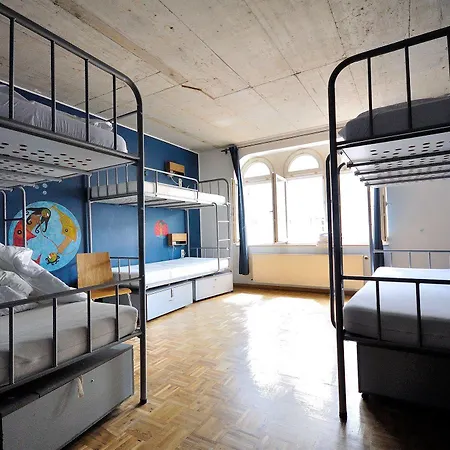 Five Elements And Capsules Frankfurt Hostel *