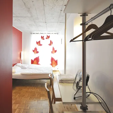 Five Elements And Capsules Frankfurt Hostel