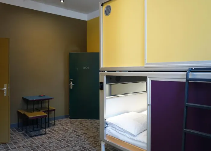 Five Elements And Capsules Frankfurt Hostel *