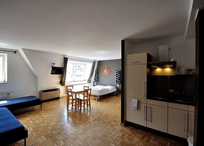 Five Elements And Capsules Frankfurt Hostel